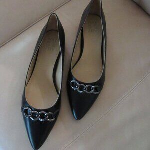 💕 NEW Naturalizer "Bobby" Black Casual Flats with Antique Silver Chain Detail